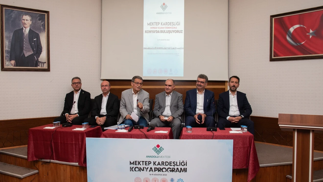 Rector Prof. Dr. Aksoy met with students affected by the earthquake